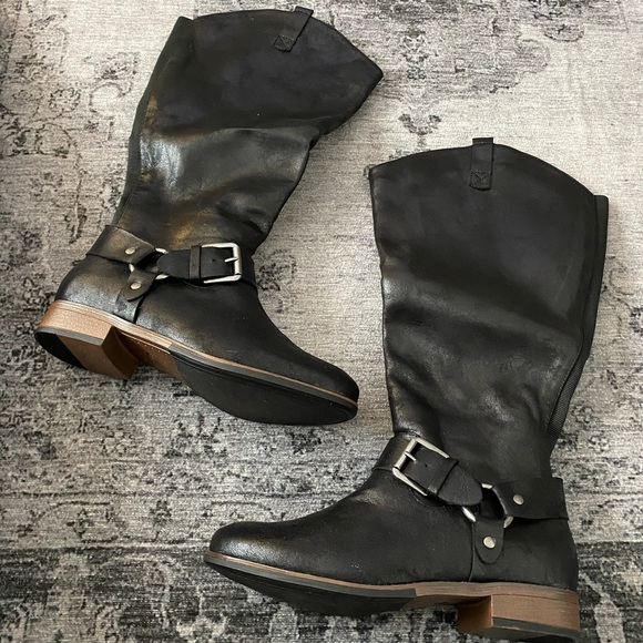 wide width black boots